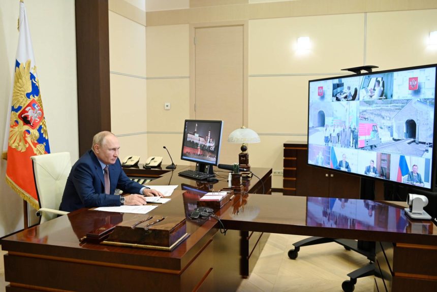 Путин по видеосвязи запустил движение по второму Байкальскому тоннелю