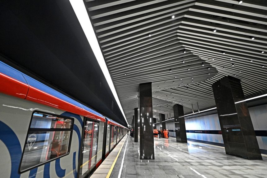 Москвичи выбирают самые красивые станции БКЛ метро столицы