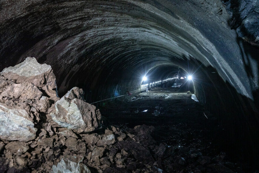 В Приамурье провели сбойку нового Керакского тоннеля