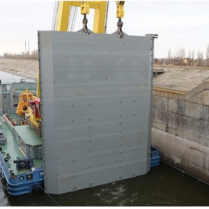 В рамках реконструкции ВДСК на шлюзе Волжской ГЭС ввели в эксплуатацию новые многотонные ворота