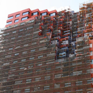 На строительстве RED7 приступили к раскрытию фасадов