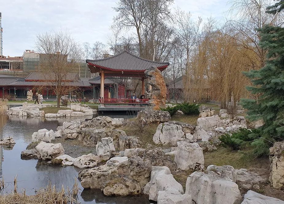 Ландшафтный «Парк Хуамин» вокруг одноименного бизнес-центра открылся для посетителей