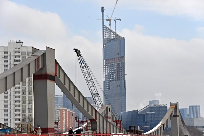 Семь автомобильных мостов строят и проектируют в Москве  