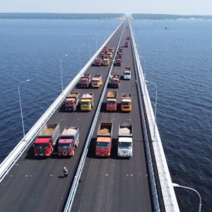 Мост через Волгу на обходе Тольятти испытали 24 самосвалами общим весом 840 тонн