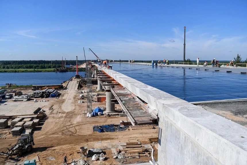 Строительство моста через Волгу на Северном обходе Твери: завершается укладка асфальтобетона